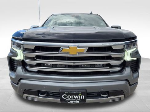 Used 2025 Chevrolet Silverado 1500 High Country w/ High Country Premium Package AWD/4WD image 4