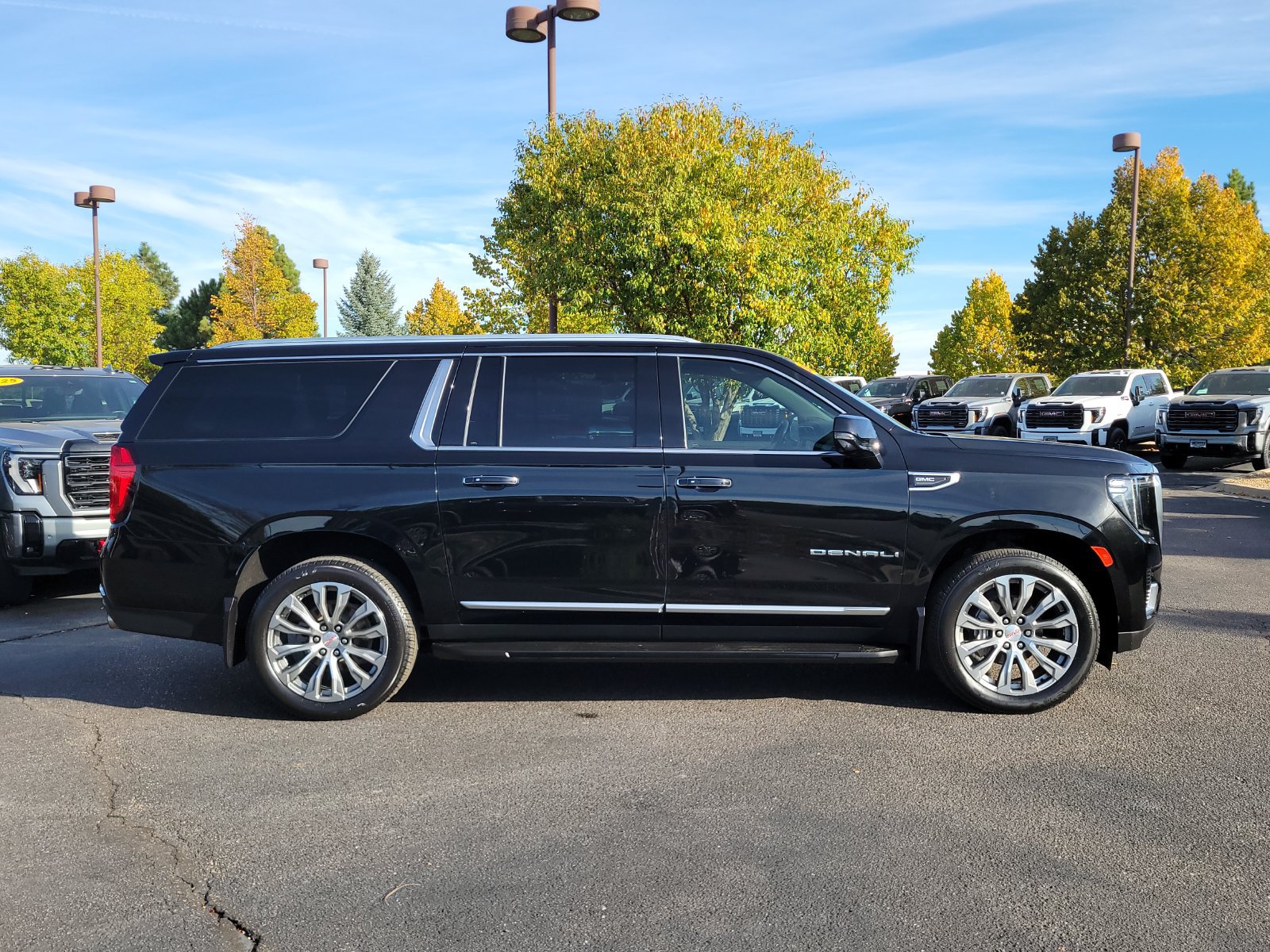 Used 2021 GMC Yukon XL Denali AWD/4WD image 2