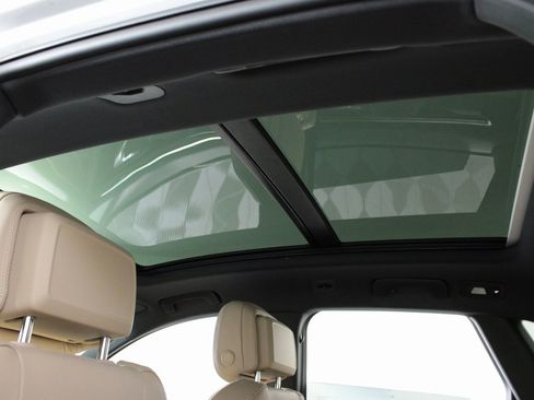 Used 2025 Porsche Macan image 18