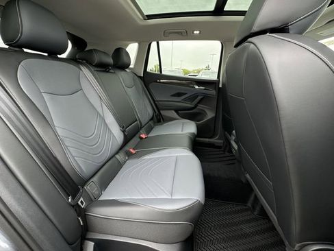 New 2026 Volkswagen Tiguan SE FWD image 27