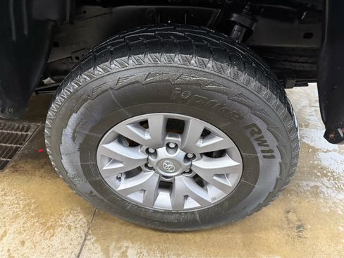 Used 2019 Toyota Tacoma SR5 image 30