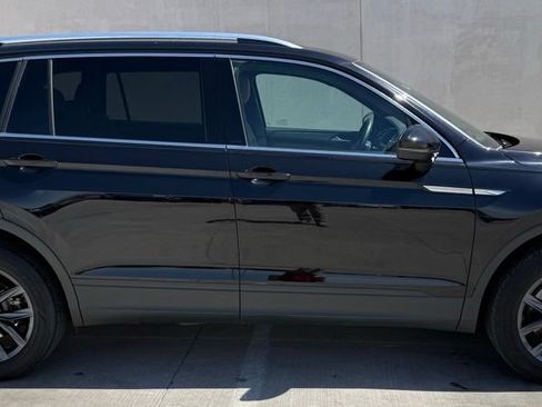Used 2023 Volkswagen Tiguan SE FWD image 5