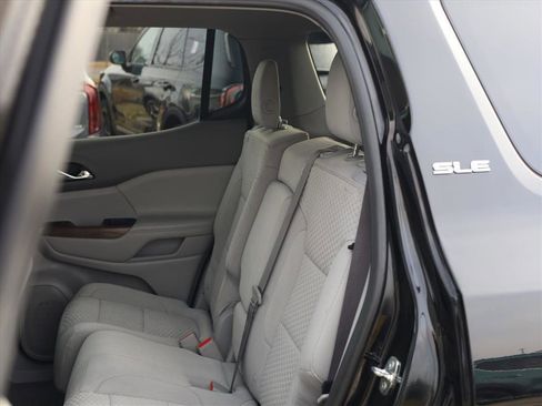 Used 2019 GMC Acadia SLE image 17