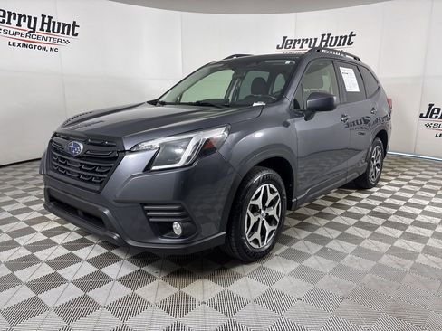 Used 2022 Subaru Forester Premium image 1
