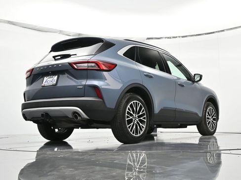 Certified 2025 Ford Escape SE w/ Class II Trailer Tow Package image 40