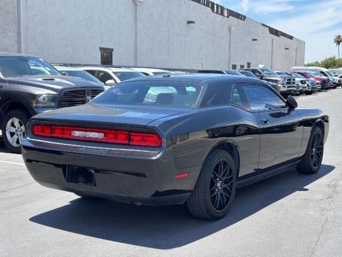 Used 2010 Dodge Challenger SE RWD image 3