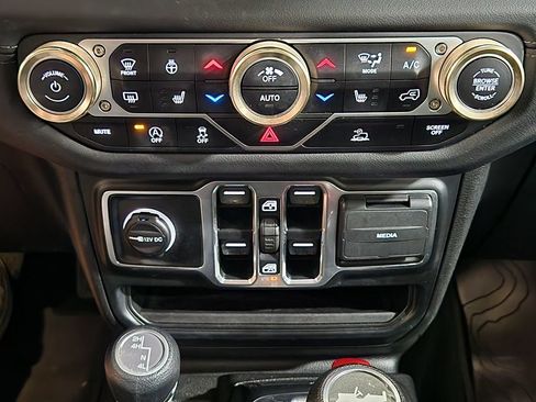 Used 2024 Jeep Wrangler Unlimited Sahara AWD/4WD image 38