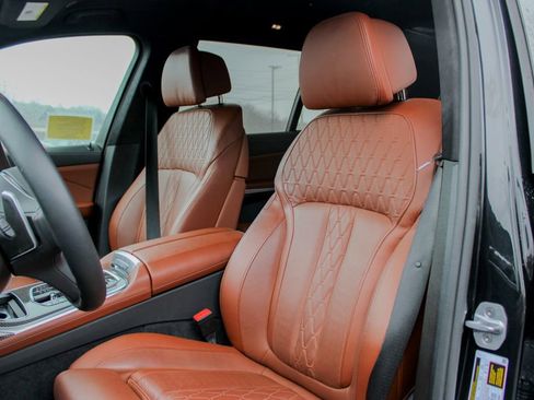 Used 2026 BMW X7 M60i image 10