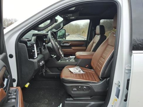 Used 2024 GMC Sierra 2500 Denali Ultimate w/ Max Trailering Package image 7