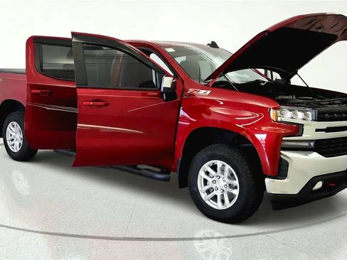Used 2022 Chevrolet Silverado 1500 LT w/ Z71 Off-Road Package AWD/4WD image 7