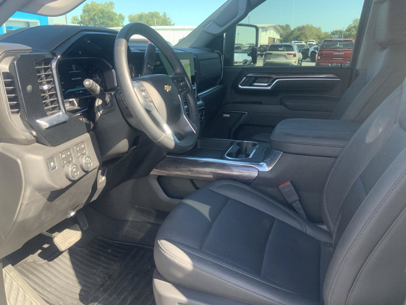 Used 2026 Chevrolet Silverado 3500 LTZ w/ LTZ Plus Package AWD/4WD image 25