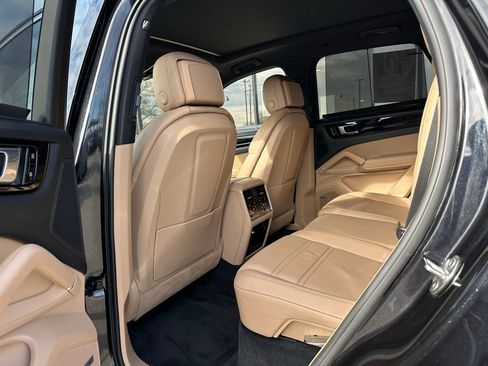 Used 2019 Porsche Cayenne image 22