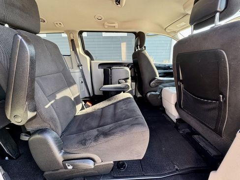 Used 2015 Dodge Grand Caravan SXT w/ UConnect Hands-Free Group image 12