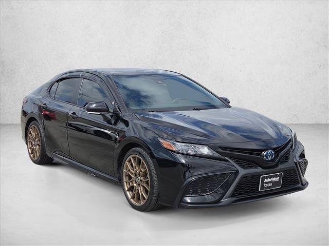 Used 2024 Toyota Camry SE FWD image 3