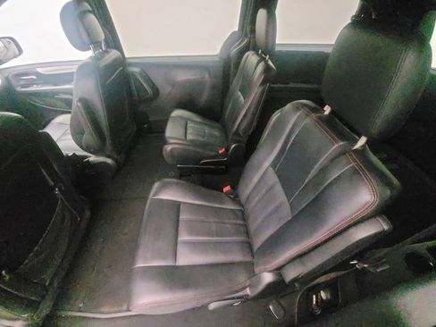 Used 2017 Dodge Grand Caravan GT image 18