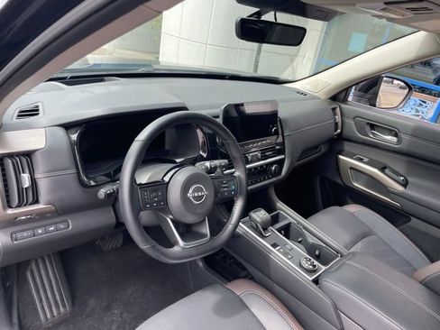 Used 2025 Nissan Pathfinder Platinum w/ Cargo Package AWD/4WD image 11
