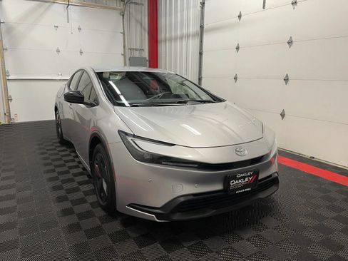 Used 2025 Toyota Prius LE FWD image 6