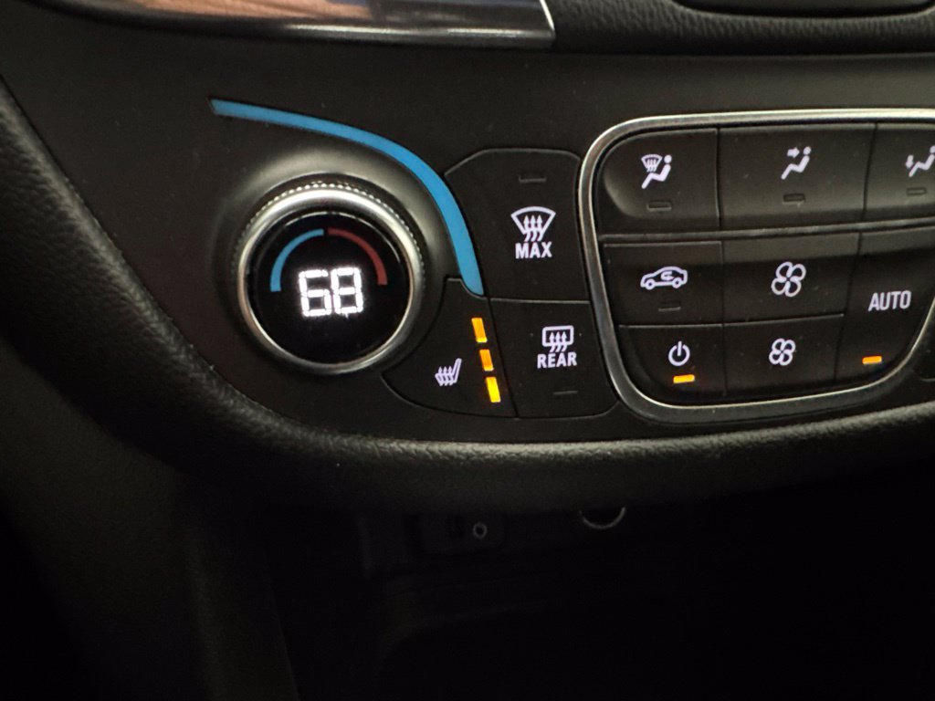 Used 2018 Chevrolet Equinox LT FWD image 29