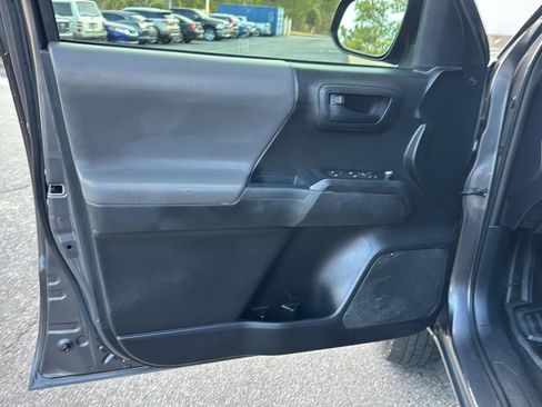 Used 2017 Toyota Tacoma SR5 image 14