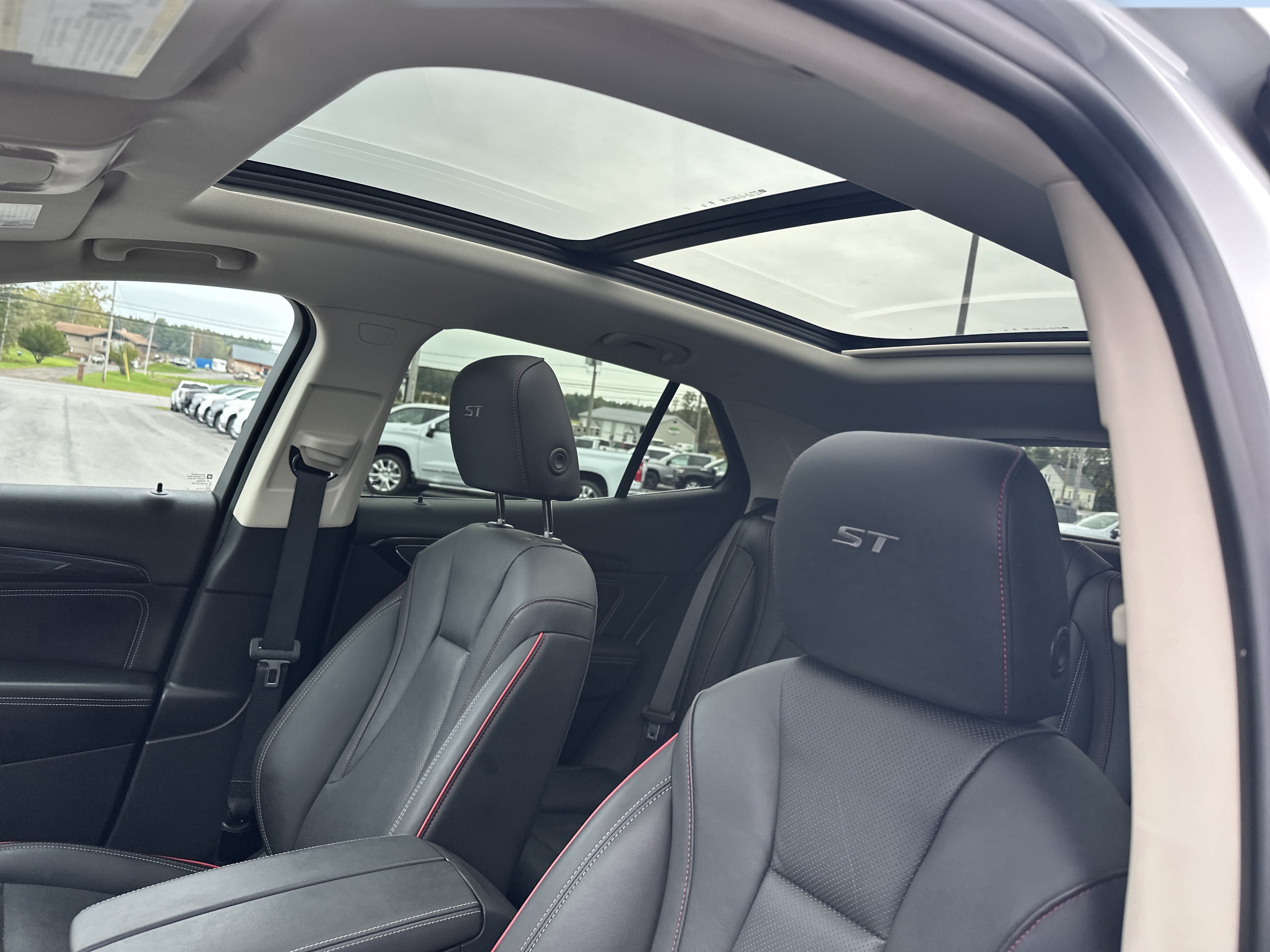 Certified 2023 Buick Envision Essence w/ Sport Touring Package AWD/4WD image 9