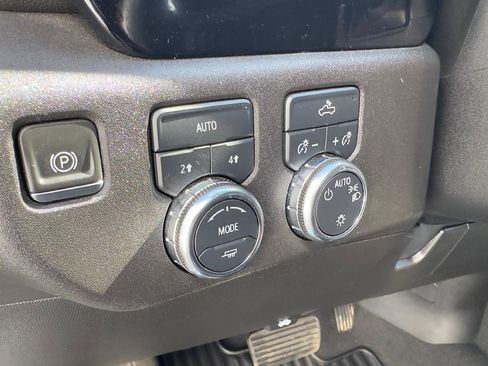 Used 2024 GMC Sierra 1500 SLE image 11