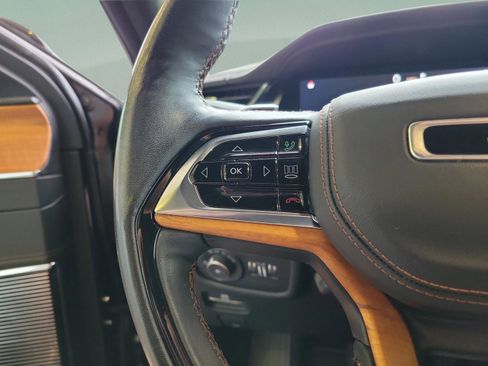 Used 2022 Jeep Grand Cherokee Summit AWD/4WD image 17