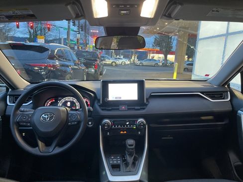 Used 2025 Toyota RAV4 XLE image 14