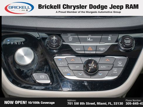 Used 2022 Chrysler Pacifica Touring-L image 24