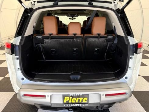 Used 2023 Nissan Pathfinder Platinum AWD/4WD image 4