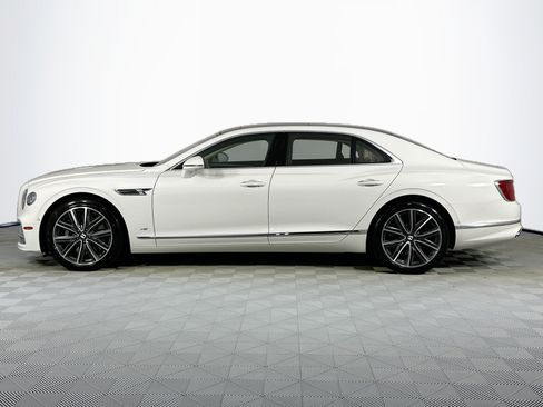 Certified 2022 Bentley Flying Spur V8 image 11