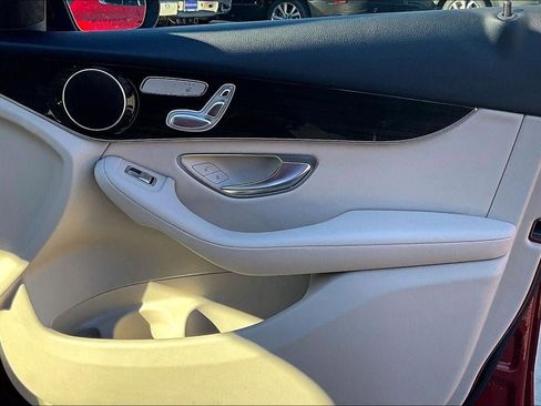 Used 2021 Mercedes-Benz GLC 300 4MATIC w/ Premium Package image 27