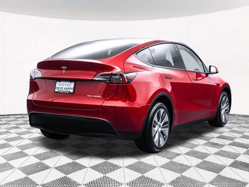 Used 2022 Tesla Model Y Long Range image 11
