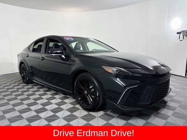 Used 2026 Toyota Camry SE FWD image 1