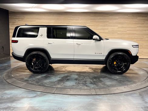 Used 2023 Rivian R1S Adventure image 28