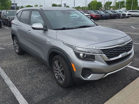 Used 2023 Kia Seltos LX AWD/4WD image 13