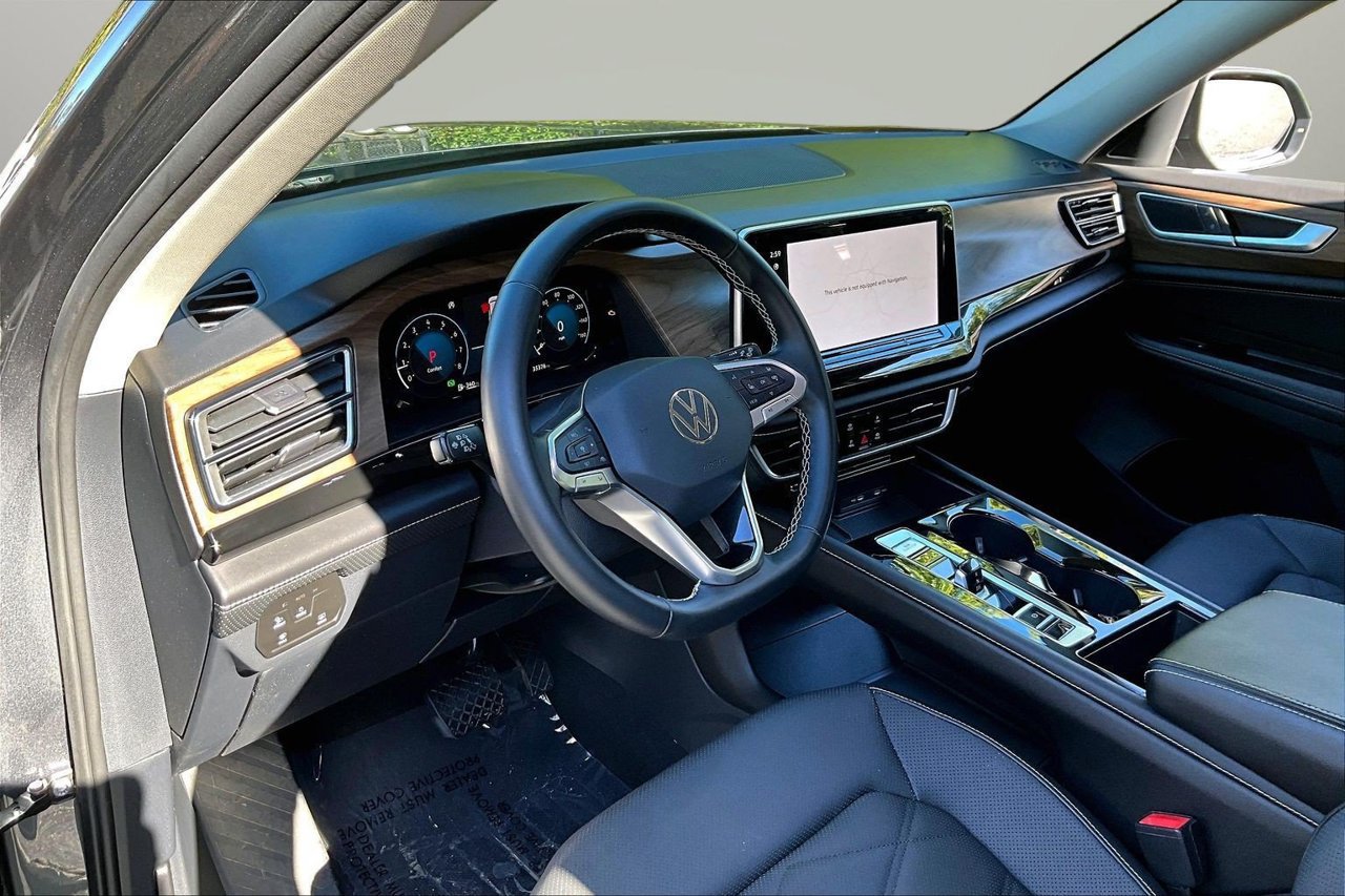 Used 2025 Volkswagen Atlas SE FWD image 18
