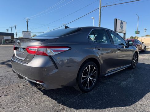 Used 2020 Toyota Camry SE image 5