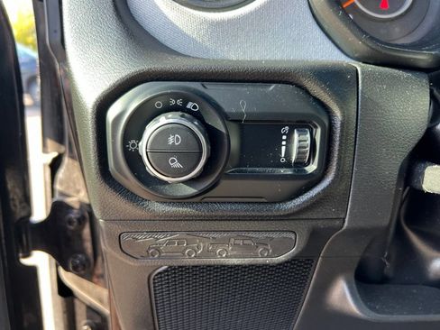 Used 2024 Jeep Gladiator Sport AWD/4WD image 10