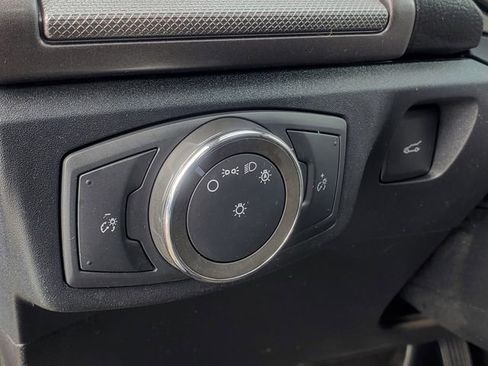 Used 2020 Ford Fusion SE image 9