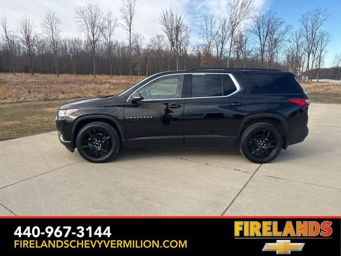 Used 2021 Chevrolet Traverse LT image 3