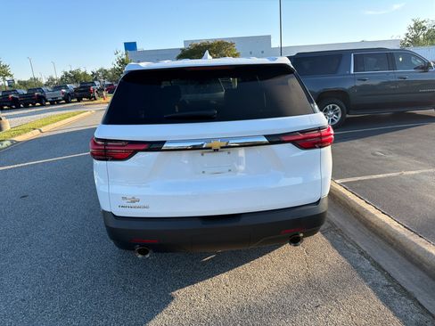 Used 2023 Chevrolet Traverse LS FWD image 9
