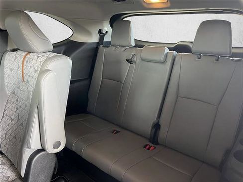 Used 2022 Toyota Highlander Bronze Edition image 11