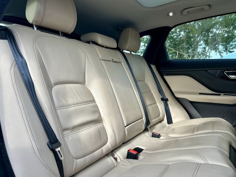 Used 2018 Jaguar F-PACE Prestige image 14