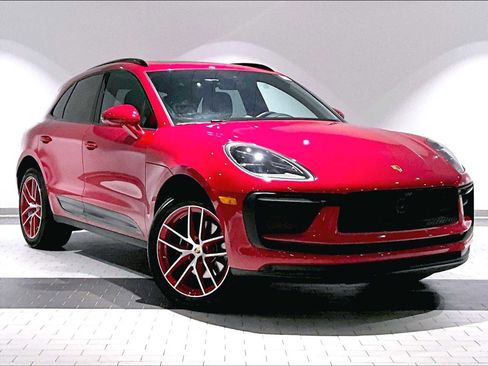 Used 2025 Porsche Macan image 12