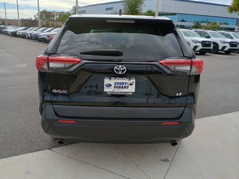Used 2022 Toyota RAV4 LE image 6