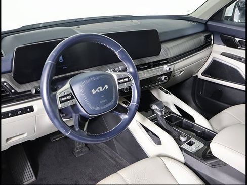 Used 2024 Kia Telluride EX w/ EX Captain's Chair Package FWD image 6