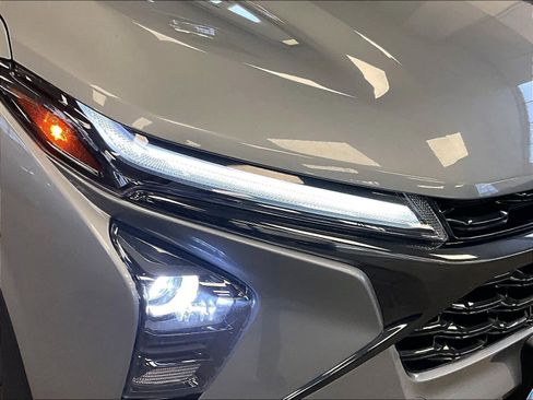 Used 2024 Chevrolet Trax RS w/ Sunroof Package image 33