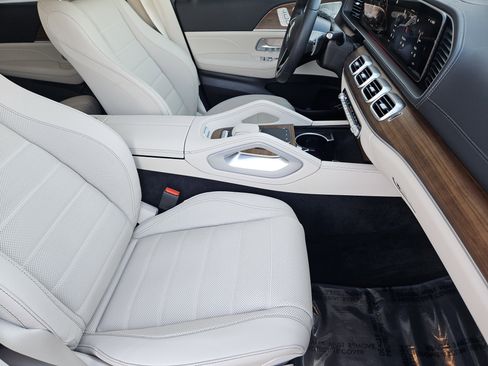 Certified 2025 Mercedes-Benz GLS 450 4MATIC image 14
