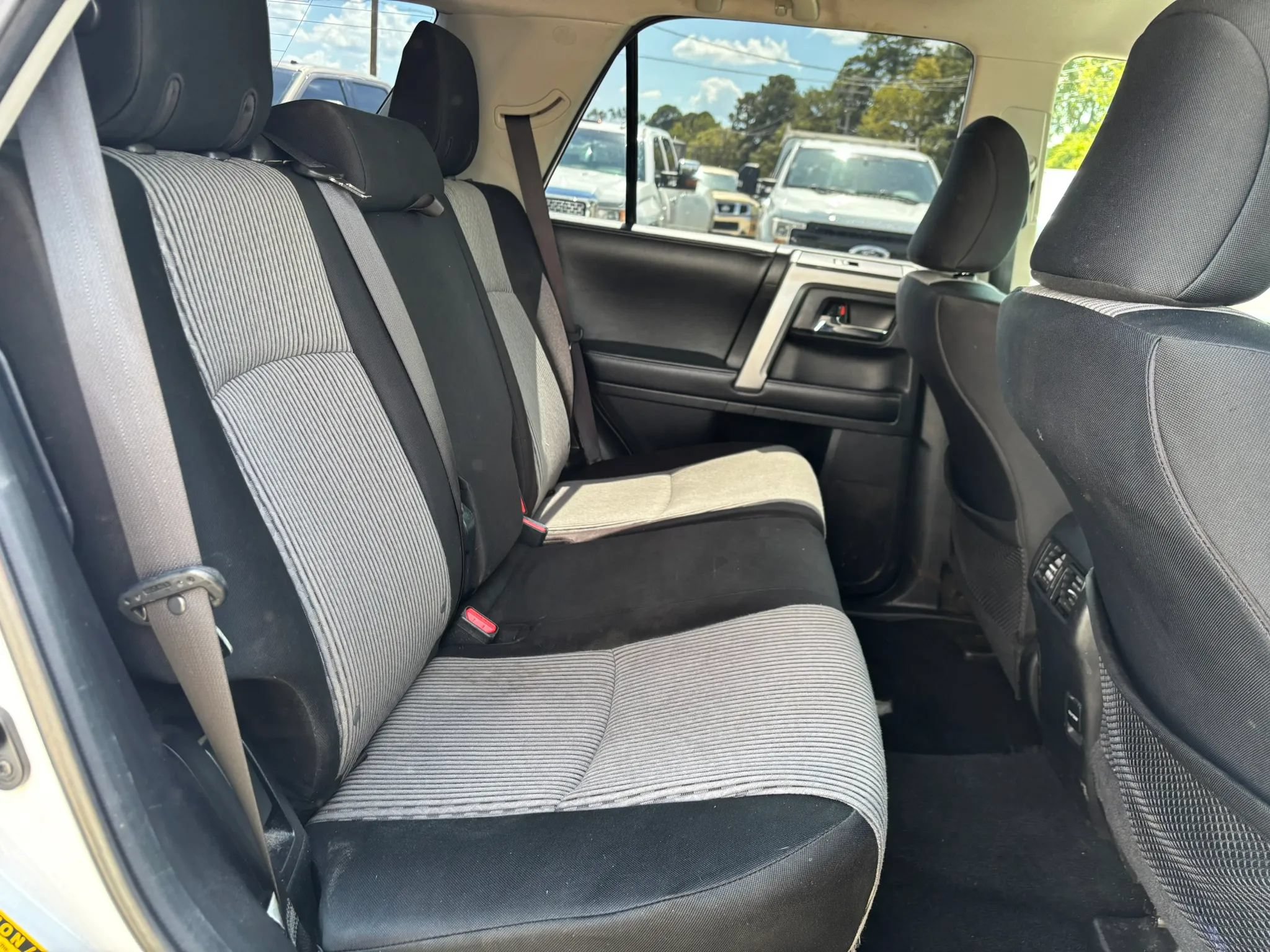 Used 2016 Toyota 4Runner SR5 AWD/4WD image 18