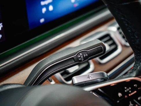 Used 2025 Mercedes-Benz GLE 350 4MATIC image 21